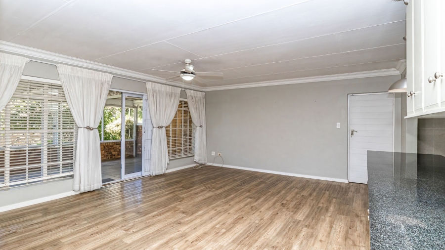 2 Bedroom Property for Sale in Die Hoewes Gauteng