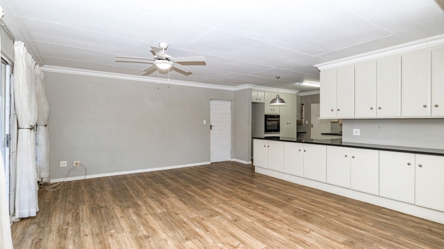 2 Bedroom Property for Sale in Die Hoewes Gauteng