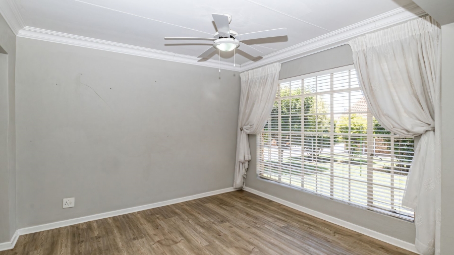 2 Bedroom Property for Sale in Die Hoewes Gauteng