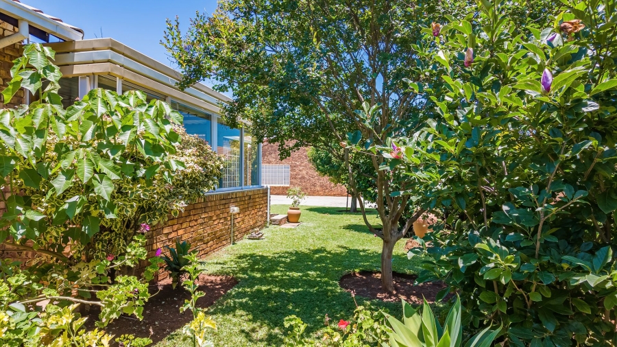 2 Bedroom Property for Sale in Die Hoewes Gauteng