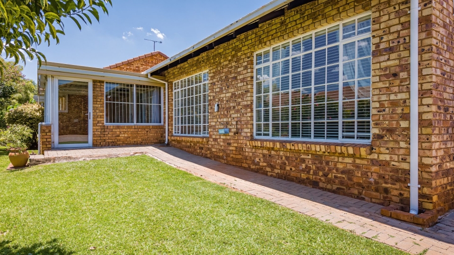 2 Bedroom Property for Sale in Die Hoewes Gauteng