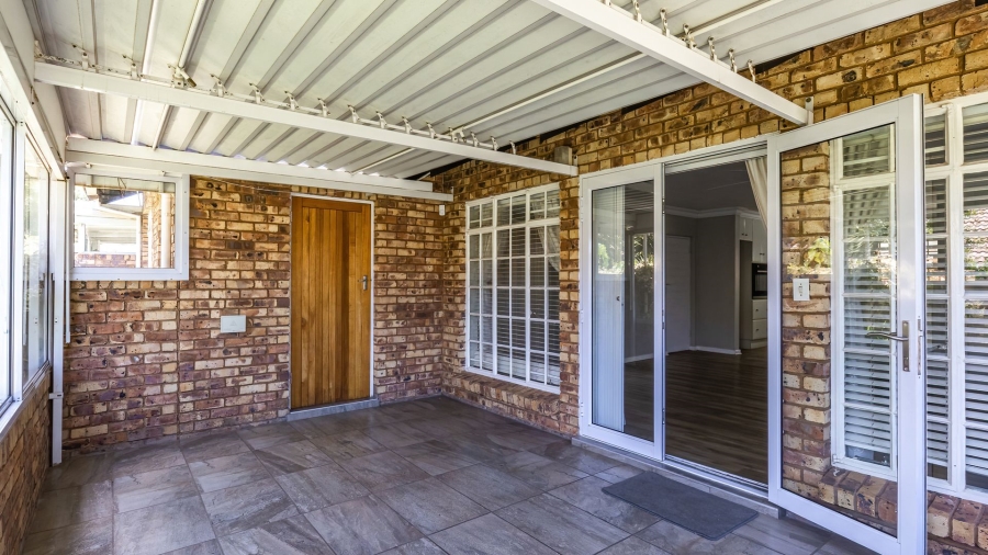 2 Bedroom Property for Sale in Die Hoewes Gauteng