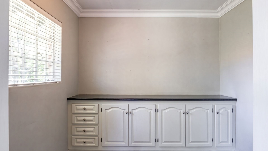 2 Bedroom Property for Sale in Die Hoewes Gauteng