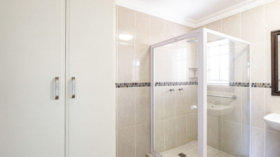 2 Bedroom Property for Sale in Die Hoewes Gauteng