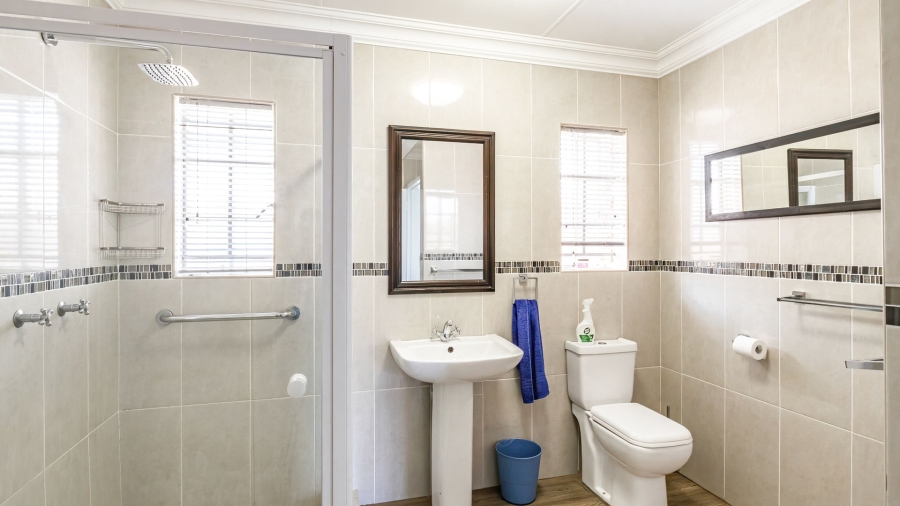 2 Bedroom Property for Sale in Die Hoewes Gauteng