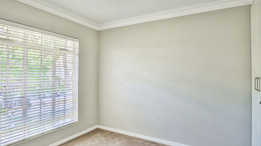 2 Bedroom Property for Sale in Die Hoewes Gauteng