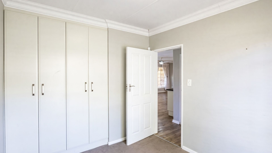 2 Bedroom Property for Sale in Die Hoewes Gauteng