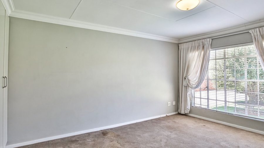 2 Bedroom Property for Sale in Die Hoewes Gauteng