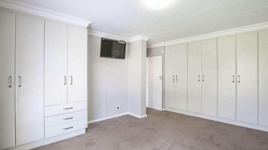 2 Bedroom Property for Sale in Die Hoewes Gauteng