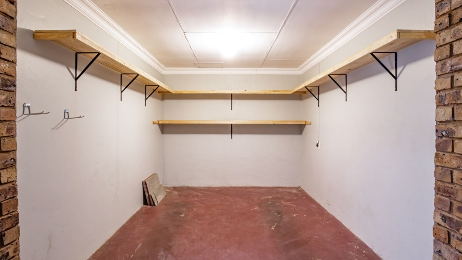 2 Bedroom Property for Sale in Die Hoewes Gauteng