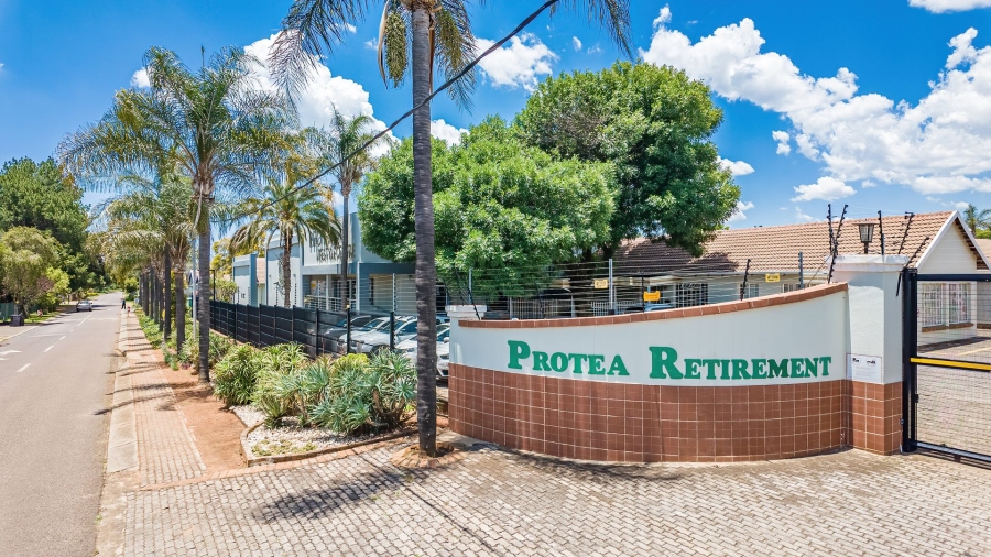 2 Bedroom Property for Sale in Die Hoewes Gauteng