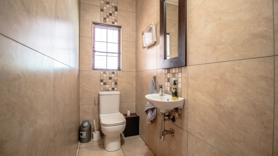 4 Bedroom Property for Sale in Grootfontein Country Estate Gauteng