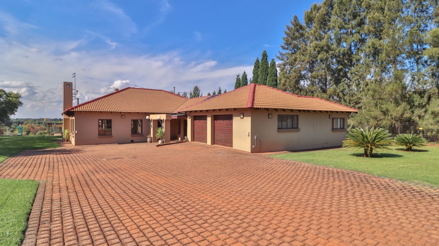 4 Bedroom Property for Sale in Grootfontein Country Estate Gauteng