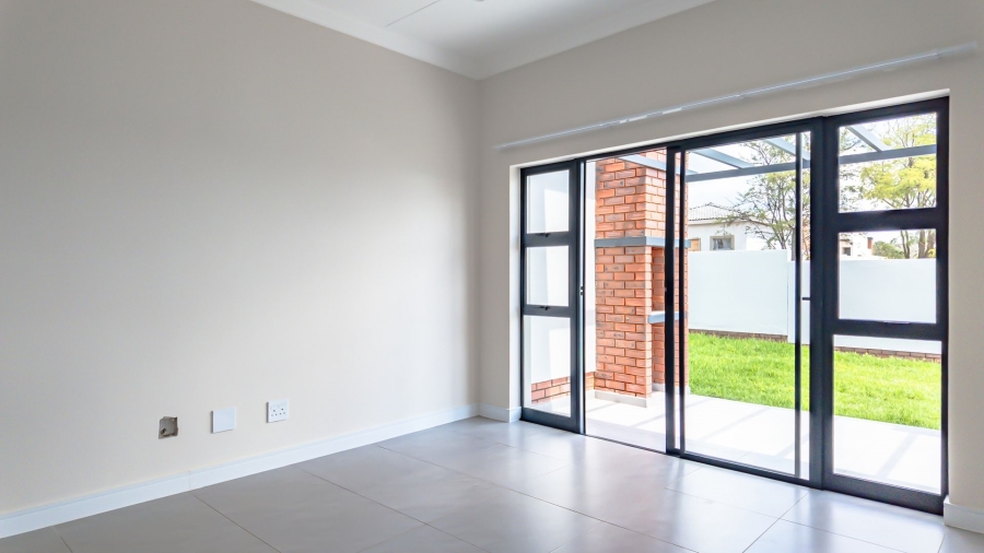 2 Bedroom Property for Sale in Rietvalleirand Gauteng