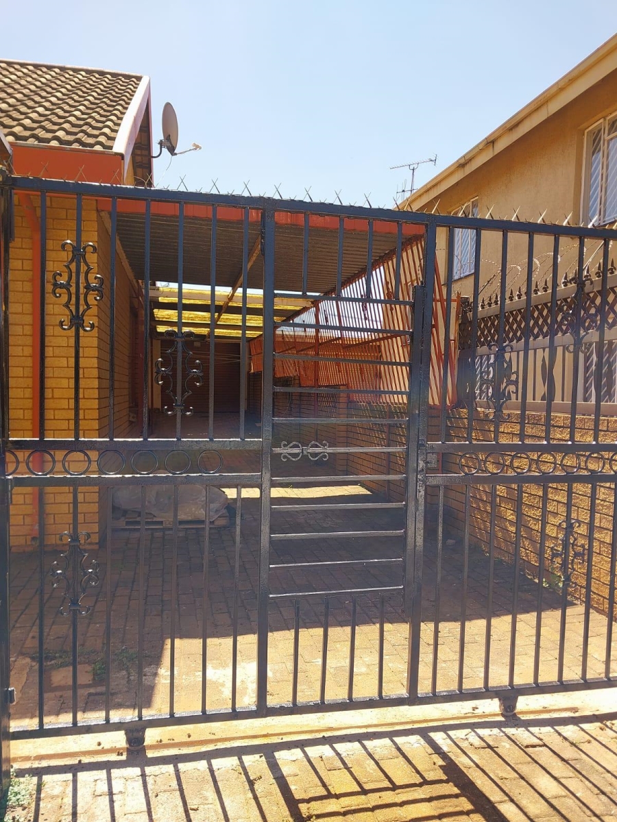 3 Bedroom Property for Sale in Laudium Ext 2 Gauteng