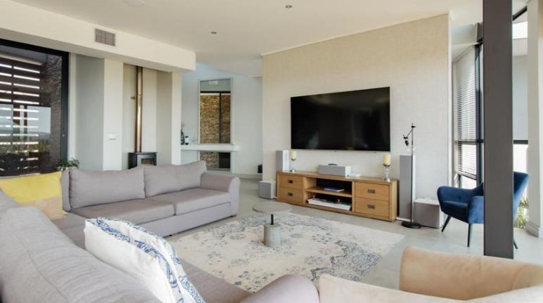 5 Bedroom Property for Sale in Copperleaf Estate Gauteng