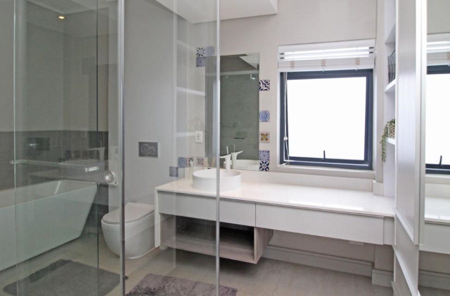 5 Bedroom Property for Sale in Copperleaf Estate Gauteng