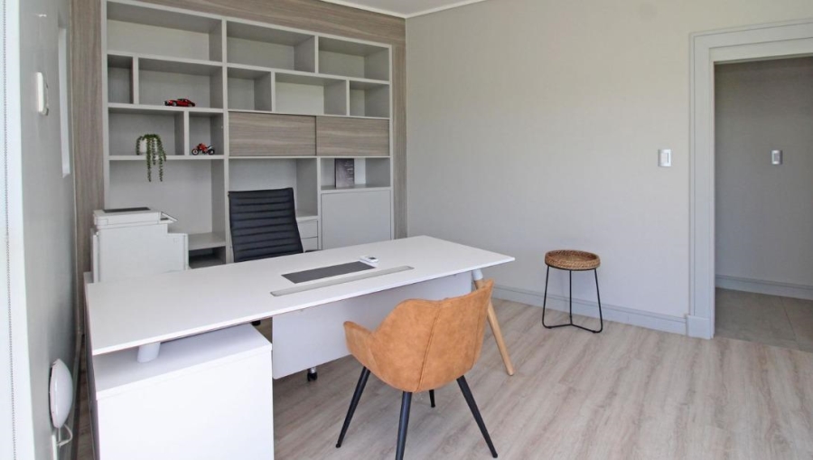 5 Bedroom Property for Sale in Copperleaf Estate Gauteng