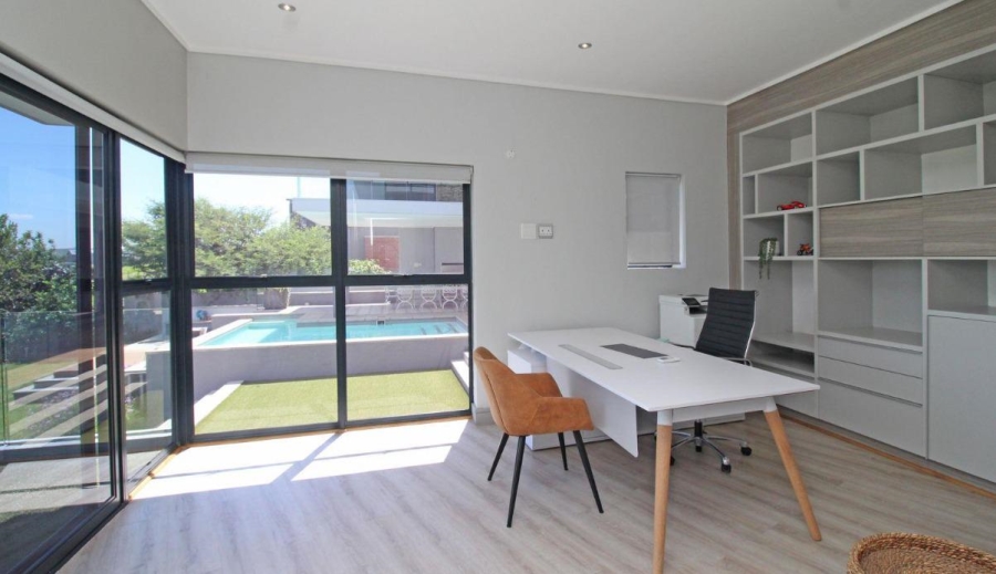 5 Bedroom Property for Sale in Copperleaf Estate Gauteng