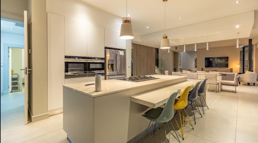 5 Bedroom Property for Sale in Copperleaf Estate Gauteng