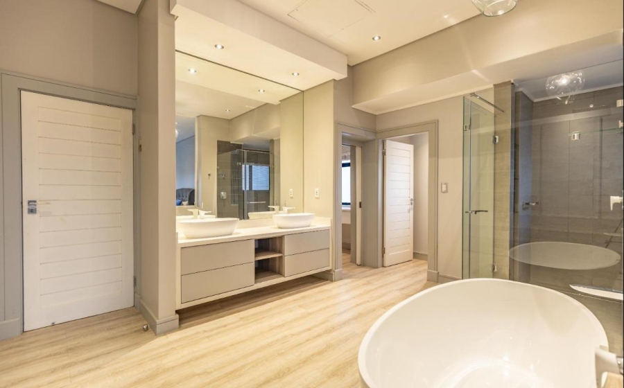 5 Bedroom Property for Sale in Copperleaf Estate Gauteng