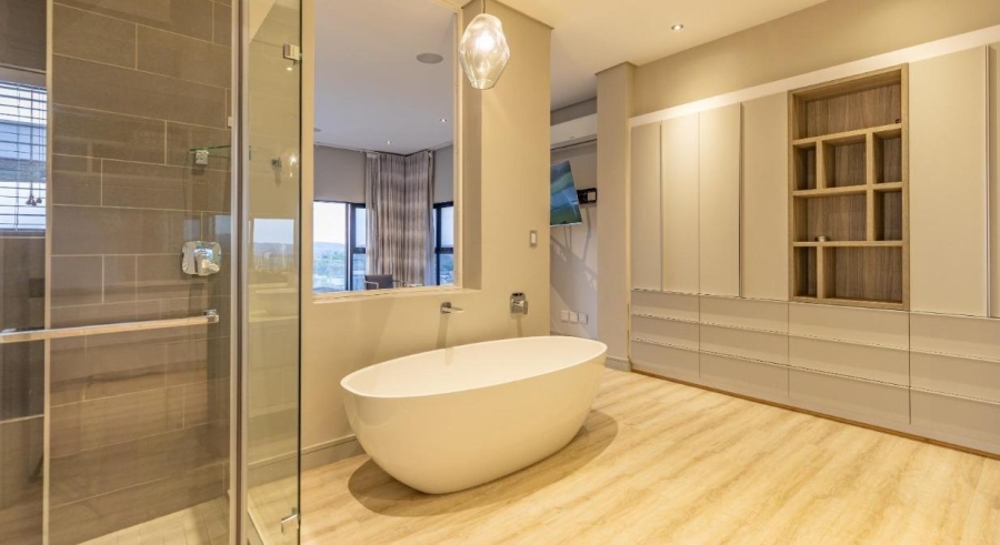 5 Bedroom Property for Sale in Copperleaf Estate Gauteng