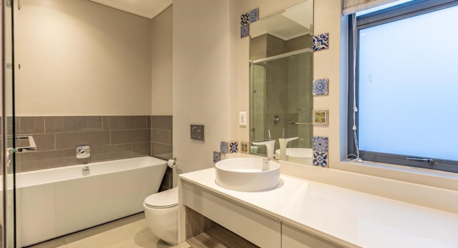 5 Bedroom Property for Sale in Copperleaf Estate Gauteng