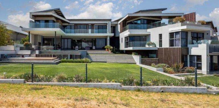 5 Bedroom Property for Sale in Copperleaf Estate Gauteng