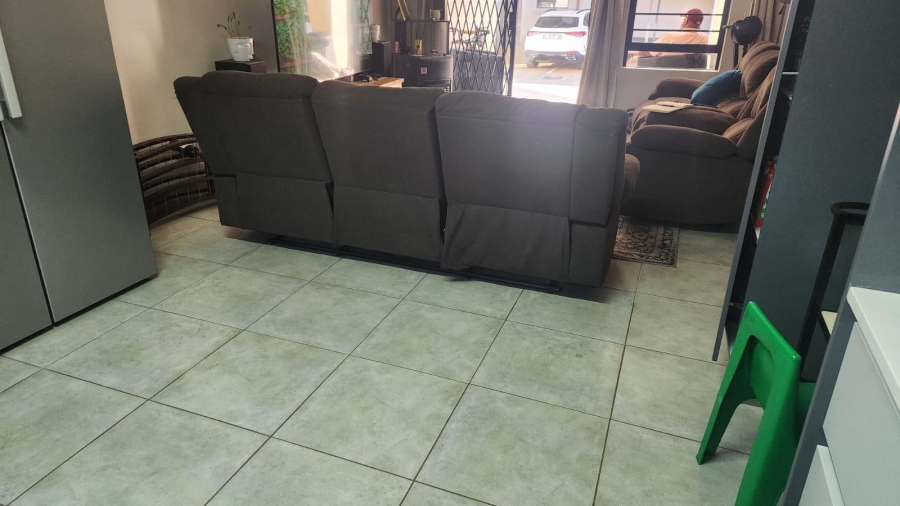 2 Bedroom Property for Sale in Raslouw Gauteng