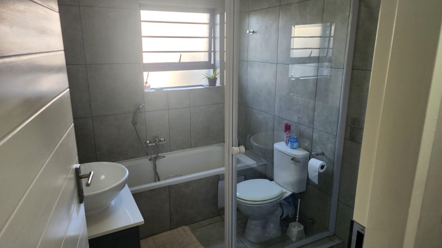 2 Bedroom Property for Sale in Raslouw Gauteng