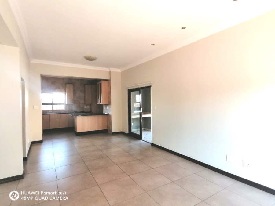 6 Bedroom Property for Sale in Thatchfield Close Gauteng