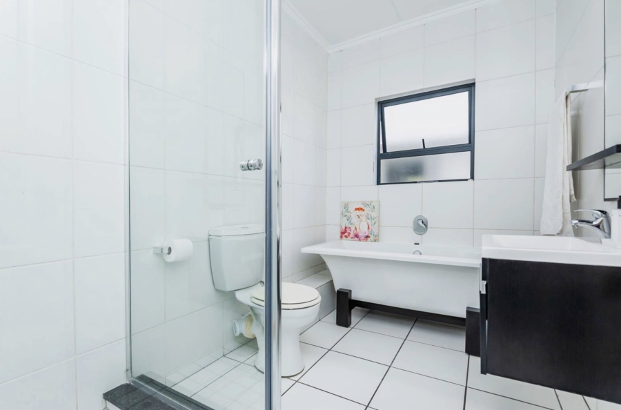 2 Bedroom Property for Sale in Greenstone Hill Gauteng