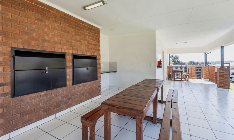 2 Bedroom Property for Sale in Greenstone Hill Gauteng