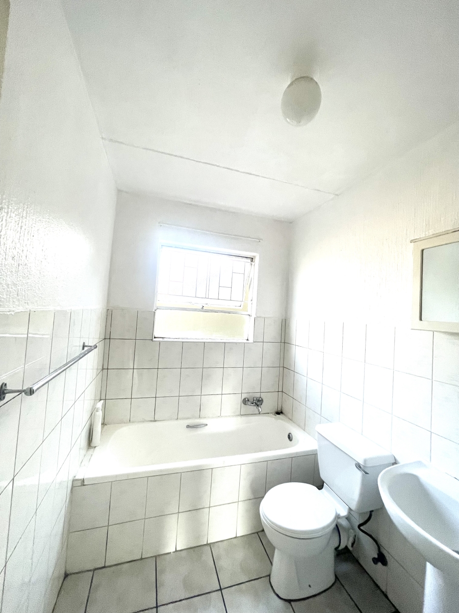 2 Bedroom Property for Sale in Vorna Valley Gauteng