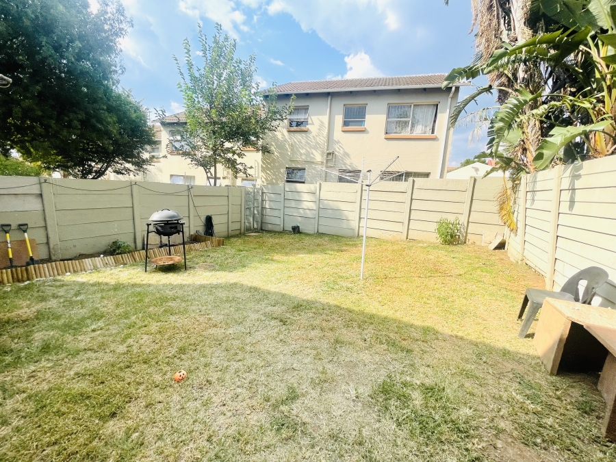 2 Bedroom Property for Sale in Vorna Valley Gauteng