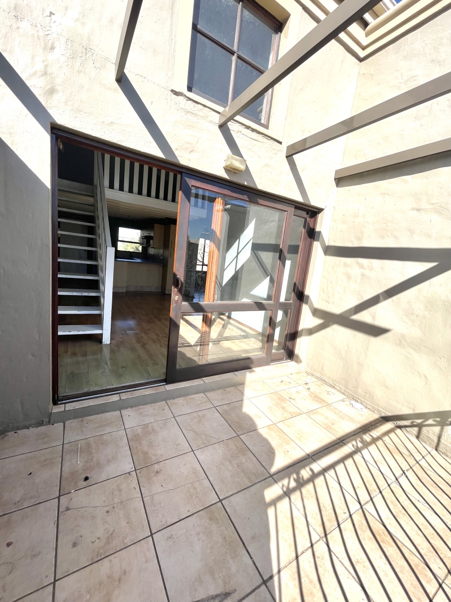 2 Bedroom Property for Sale in Lonehill Gauteng