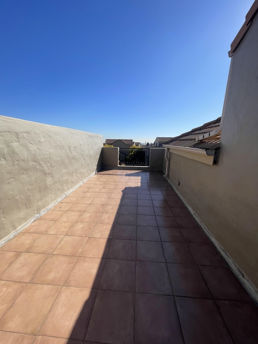 2 Bedroom Property for Sale in Lonehill Gauteng