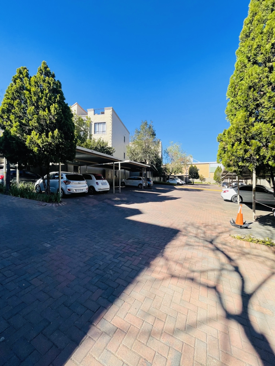 2 Bedroom Property for Sale in Lonehill Gauteng