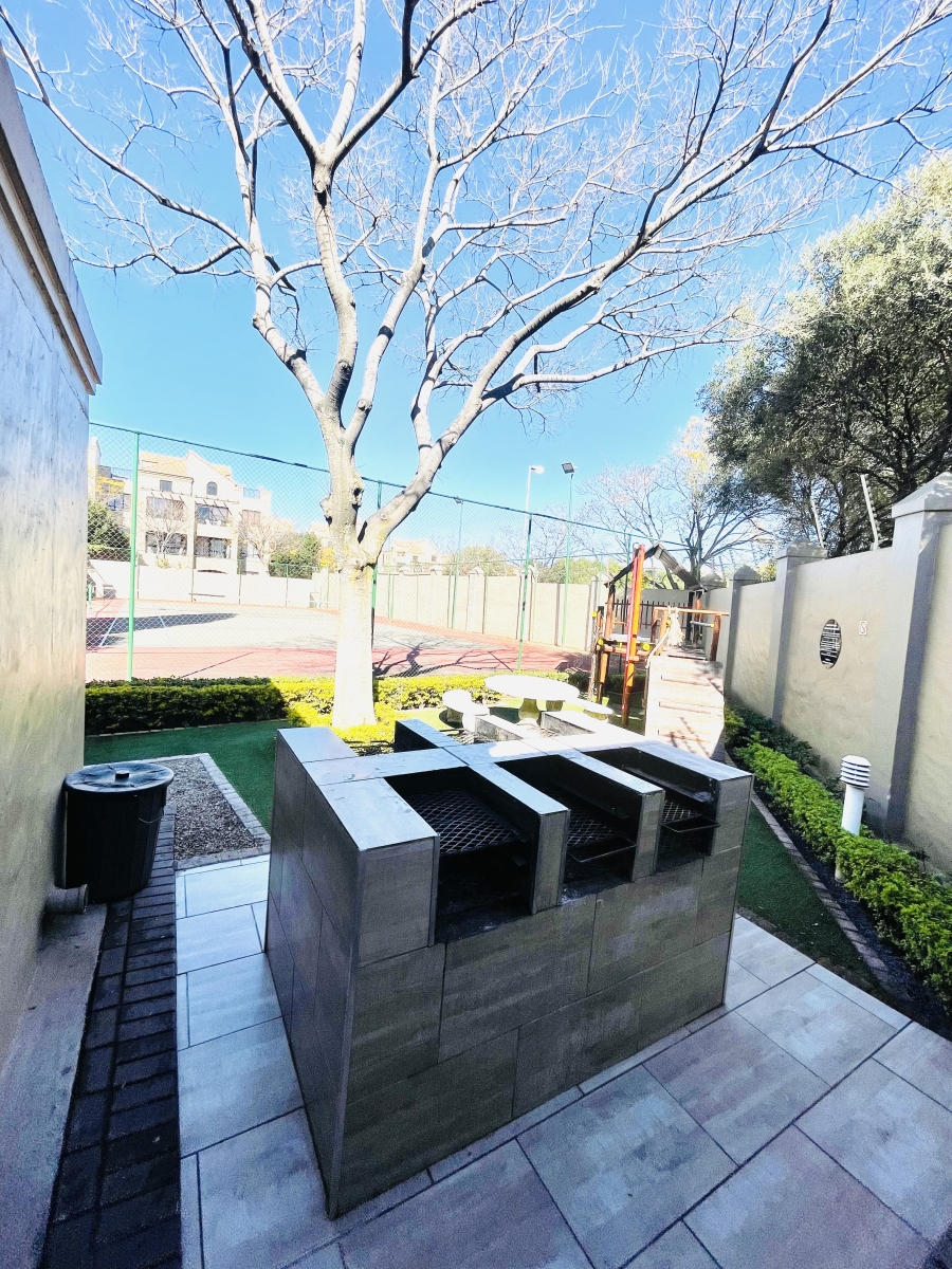 2 Bedroom Property for Sale in Lonehill Gauteng