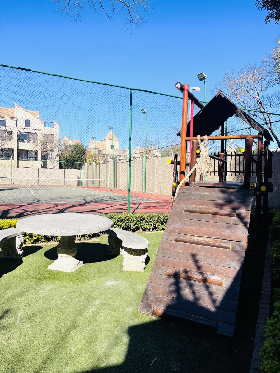 2 Bedroom Property for Sale in Lonehill Gauteng