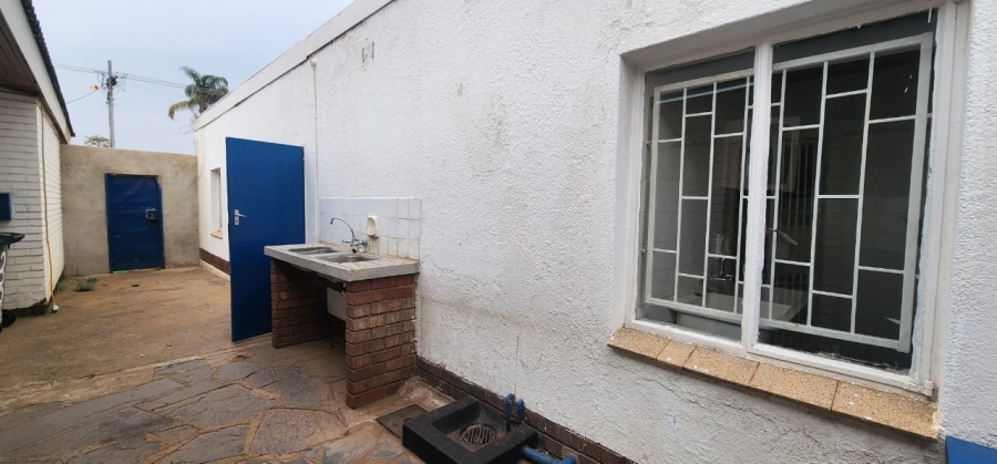 To Let 4 Bedroom Property for Rent in Laudium Gauteng