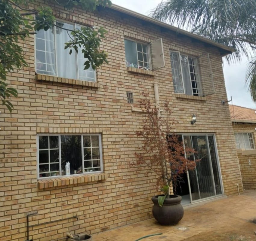 3 Bedroom Property for Sale in Heuwelsig Estate Gauteng