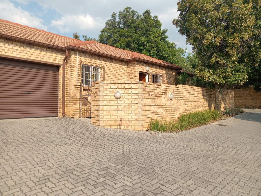 3 Bedroom Property for Sale in Honeydew Ridge Gauteng