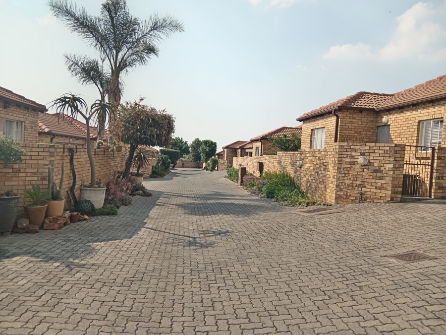 3 Bedroom Property for Sale in Honeydew Ridge Gauteng