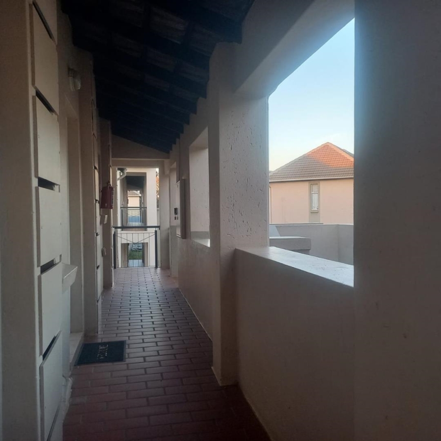 2 Bedroom Property for Sale in Klippoortje Gauteng