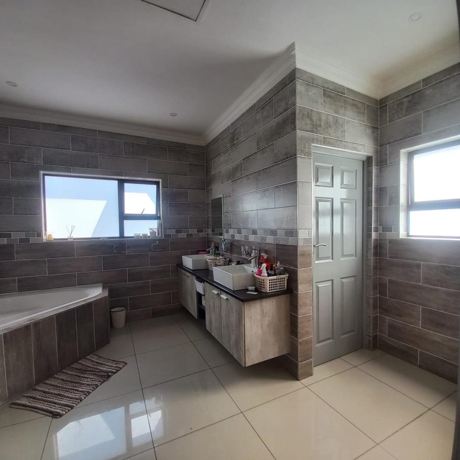 4 Bedroom Property for Sale in Derdepoort Gauteng