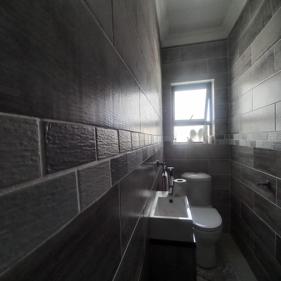 4 Bedroom Property for Sale in Derdepoort Gauteng