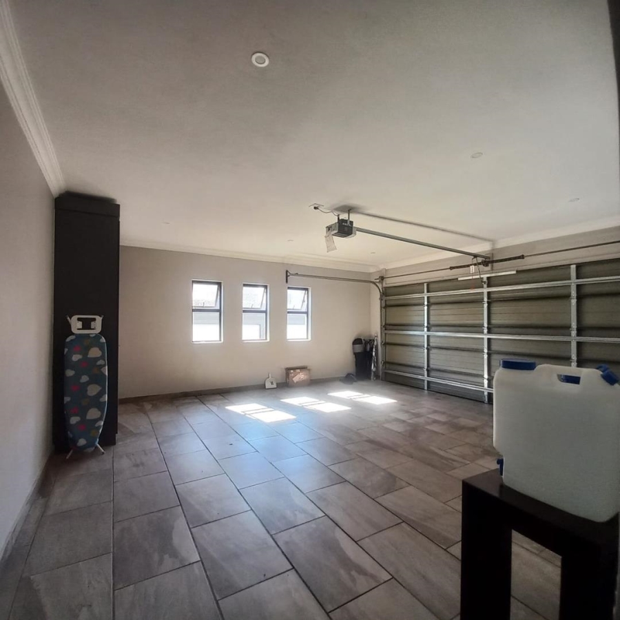 4 Bedroom Property for Sale in Derdepoort Gauteng