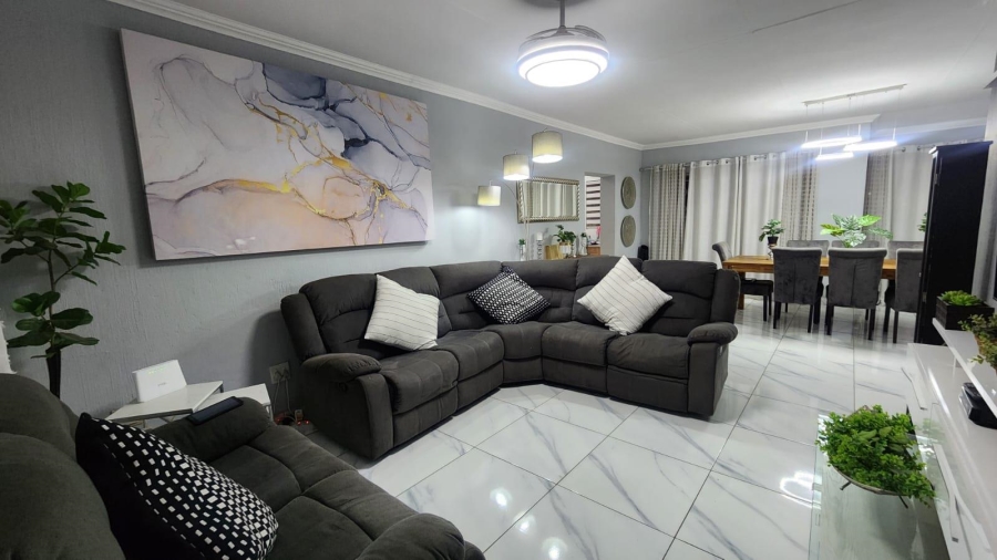 To Let 4 Bedroom Property for Rent in Parkrand Gauteng