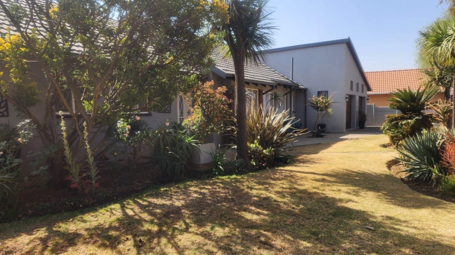 To Let 4 Bedroom Property for Rent in Parkrand Gauteng